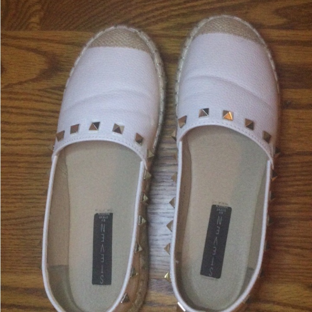 Shoes - Picture 7 of 8